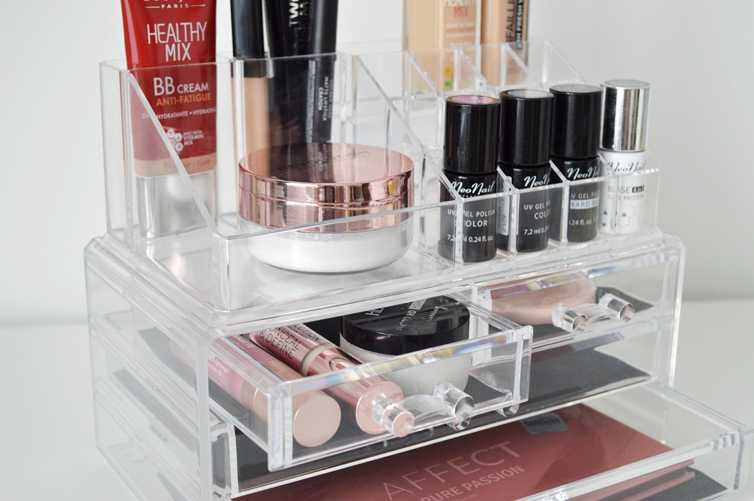 akrylowy organizer na kosmetyki jak zorganizować kosmetyki